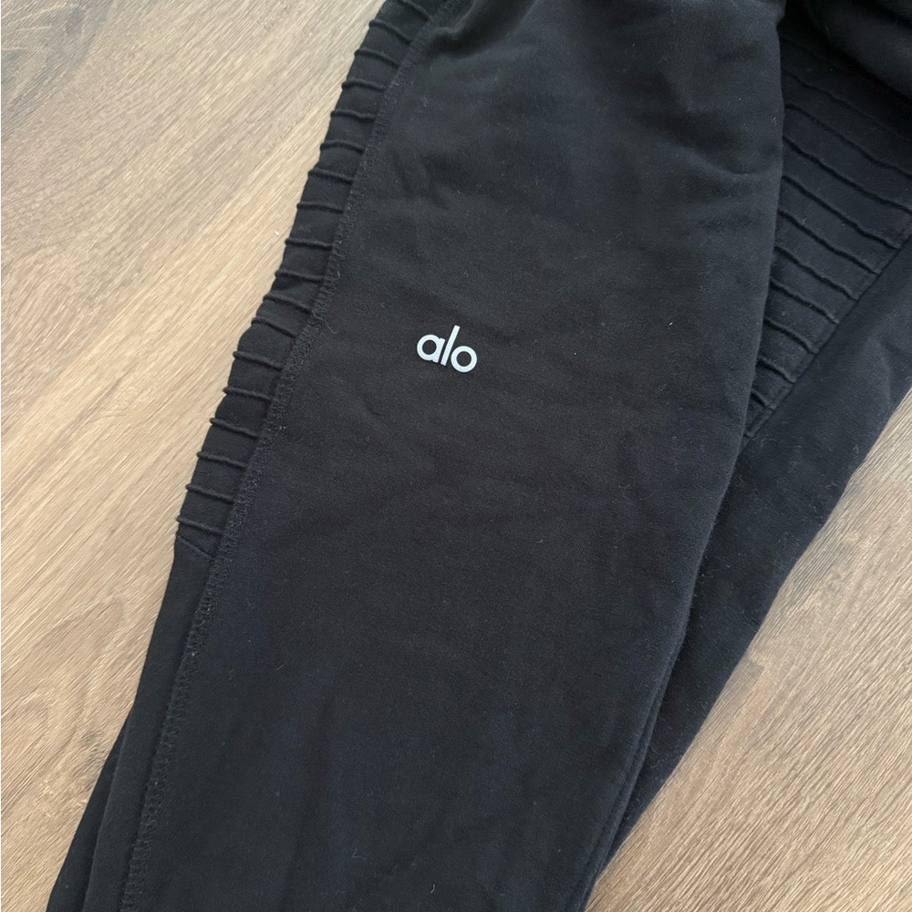 ALO Yoga Black Sweatpants with Ribbed Detail - Picture 3 of 3